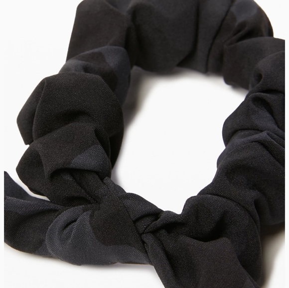 2 Lululemon scrunchies - Picture 3 of 11